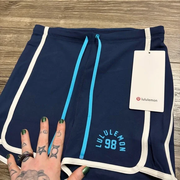 NWT Lululemon Nulu Sporty Trim High-Rise Short *3” (Club Blue/White) Size: 6 - Picture 4 of 6